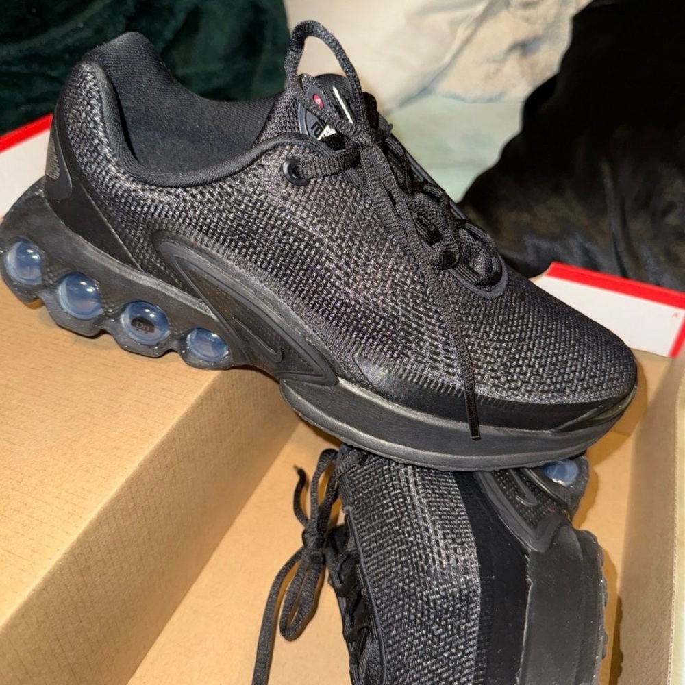 Black Athletic shoes grade school